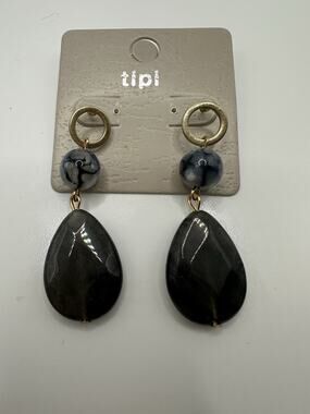 NWT Tipi Gold Tone Dangle Earring With Multicolor Glass Stone 2”L